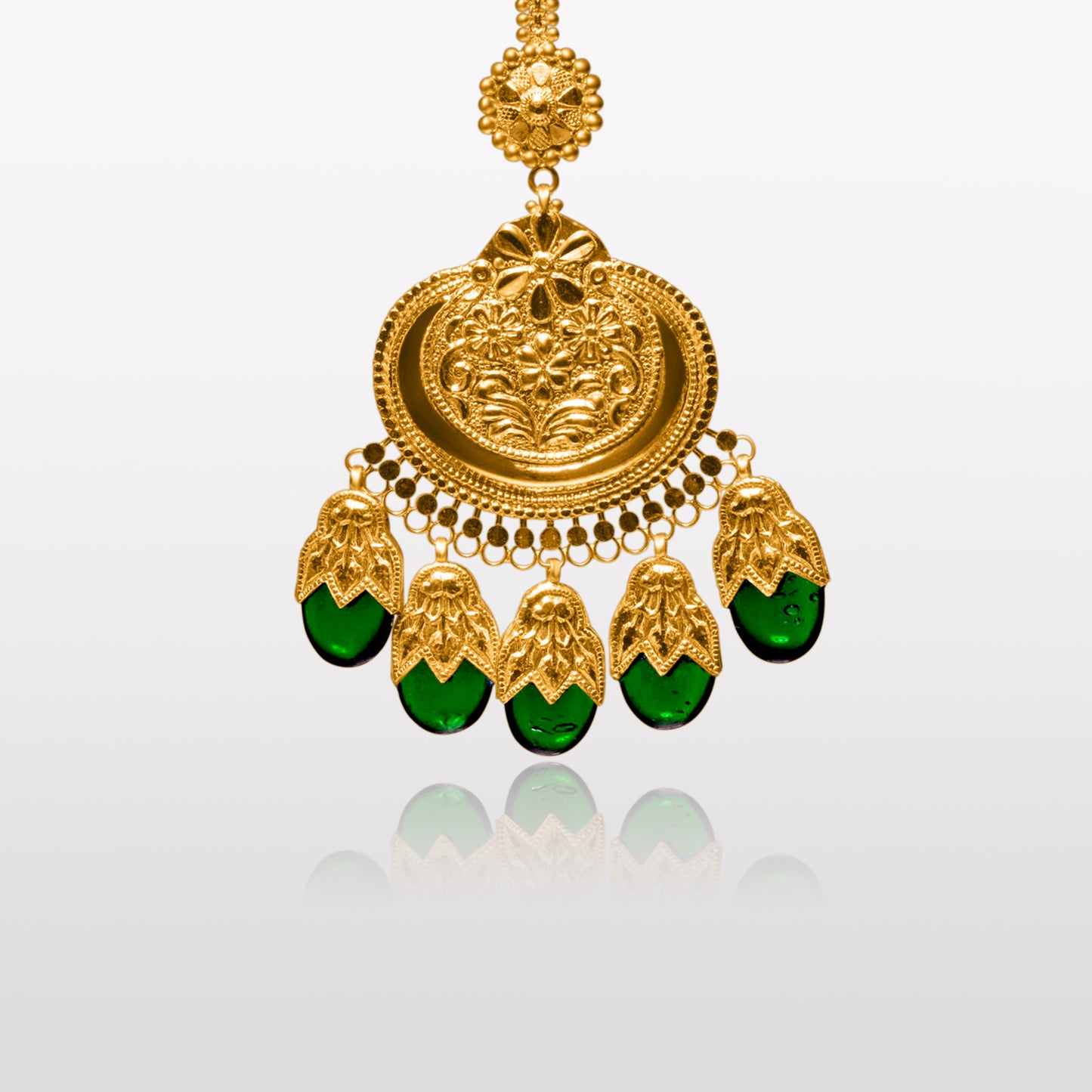 Varsha Women's 22k Dakha Tikka and Earrings
