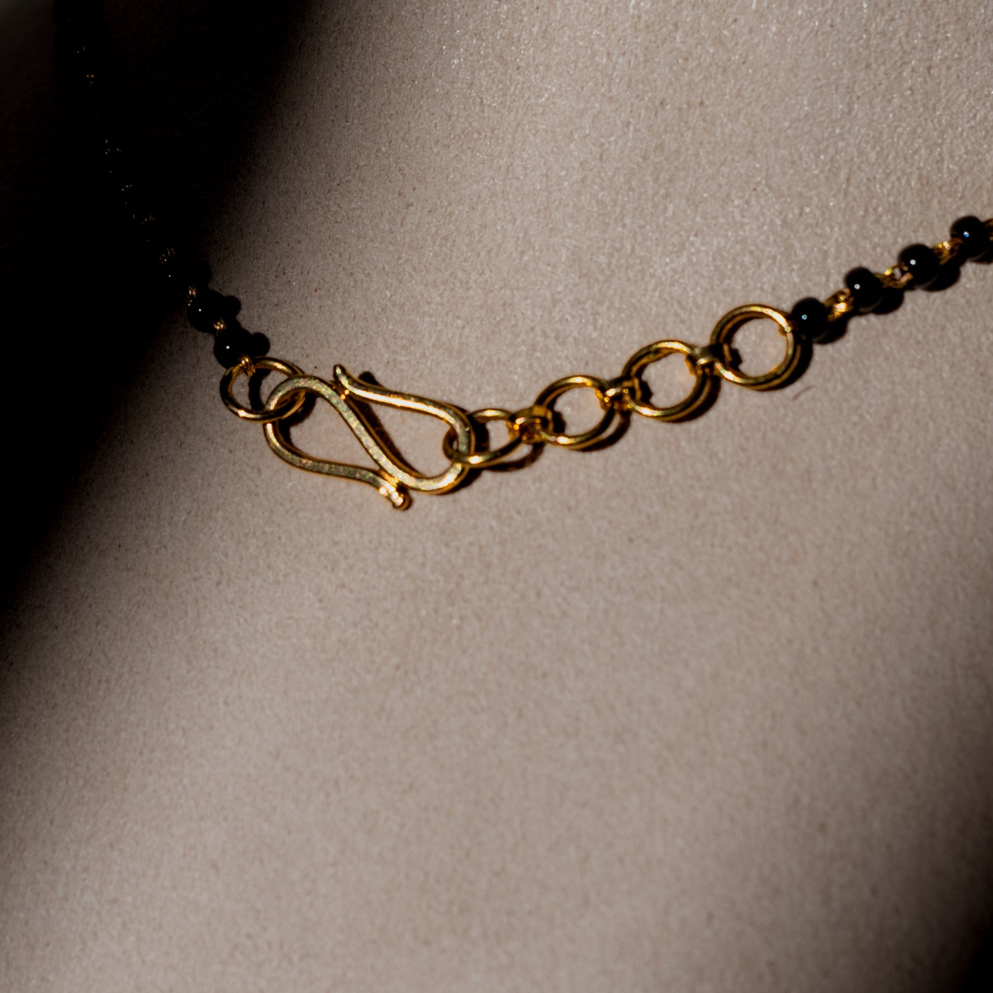 Aaru White Gold Mangalsutra