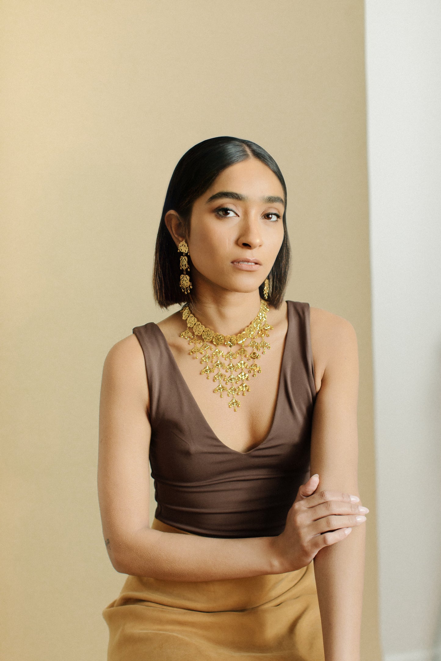Santi Classic Double Swan Women's Classic Necklace and Drop Earrings in 22k Gold