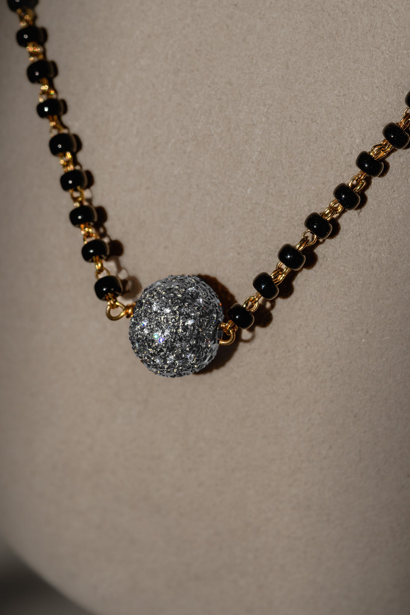 Aaru White Gold Mangalsutra