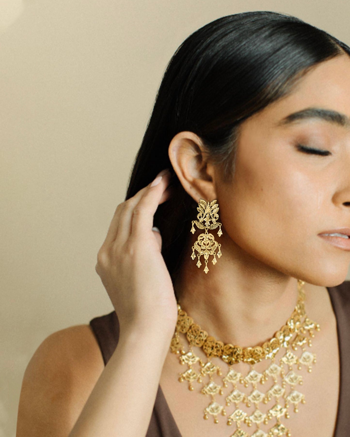 
                  
                    Santi Classic Single Drop Earrings in 22k Gold
                  
                